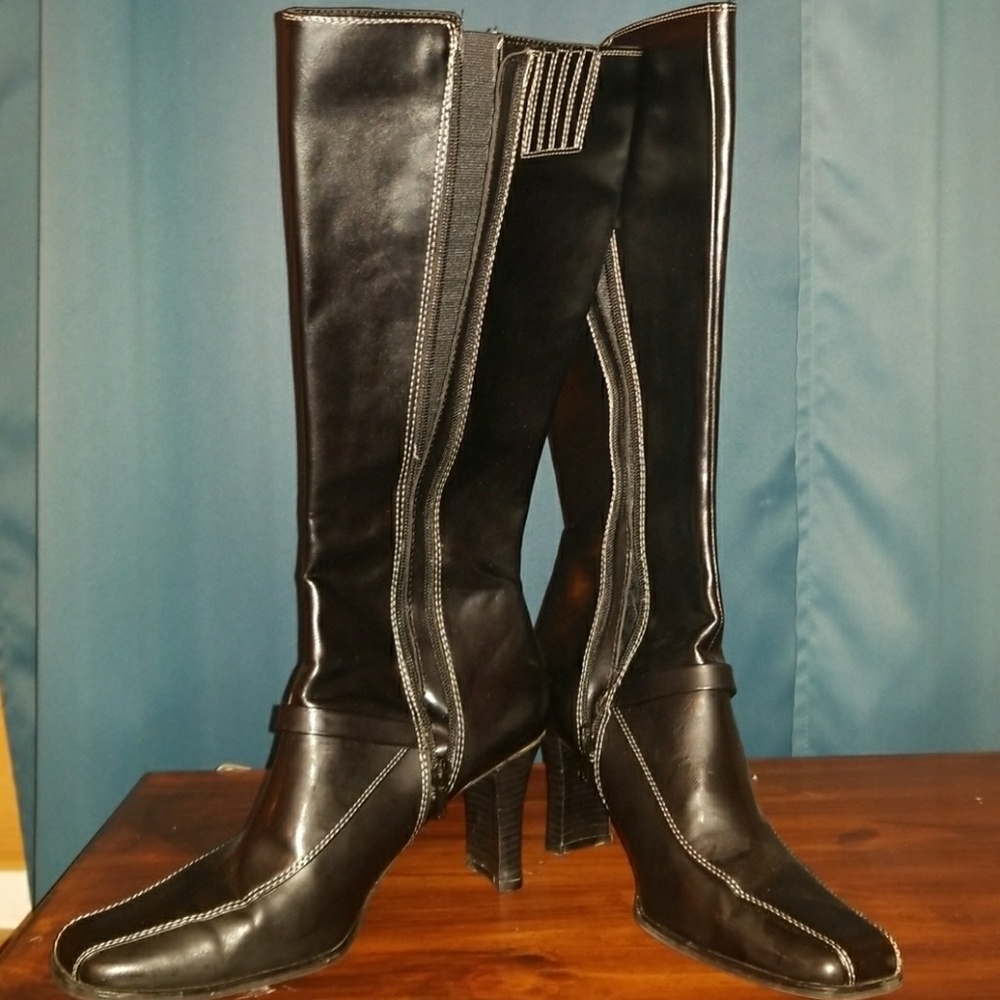 Boots - Picture 3 of 4